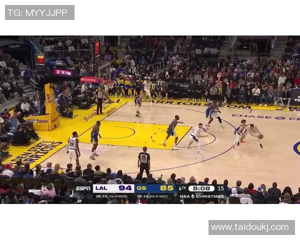 激战西部强队直播灰熊对决湖人全场精彩瞬间回顾与分析